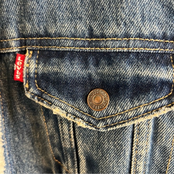 Levi’s Sherpa Denim Jacket - Picture 5 of 16
